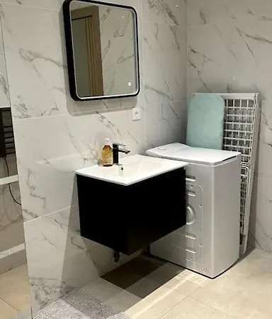 Logement Neuf Pour 4 Personnes Avec Piscine 펜션